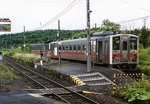 行き違い待ちです