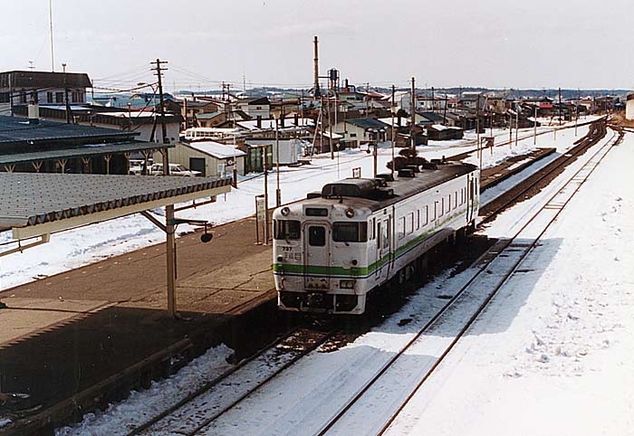 厚岸駅構内で待機中のキハ40