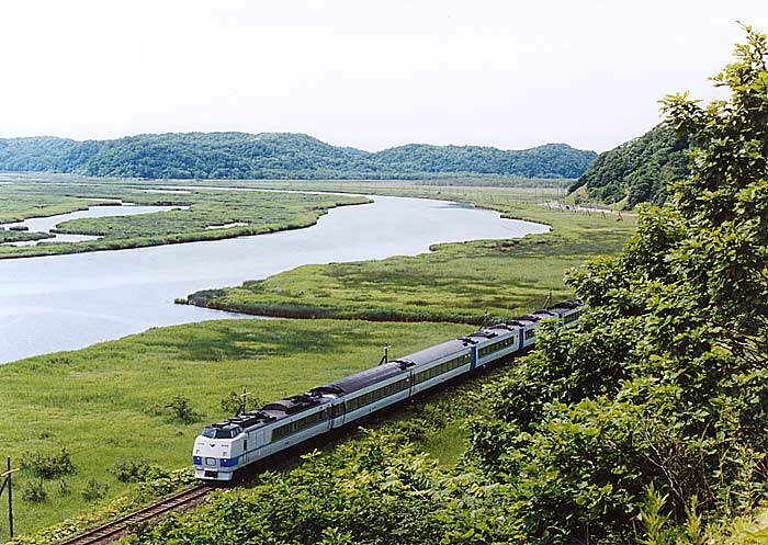 撮影名所をゆく「まりも」編成