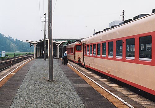 多気駅で鳥羽行と新宮行を分割、1997年