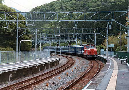 DD51牽引の12系客車による臨時快速列車
