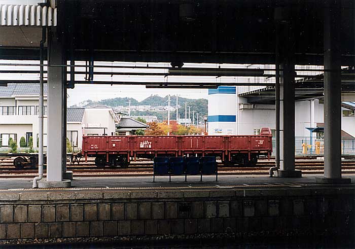 泉駅で国鉄トキ25000に遭遇