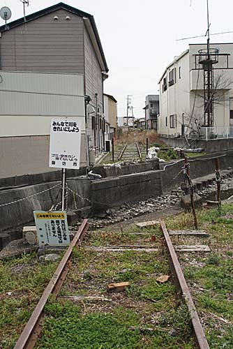 西御坊駅付近、日高川駅への廃線跡、2018年