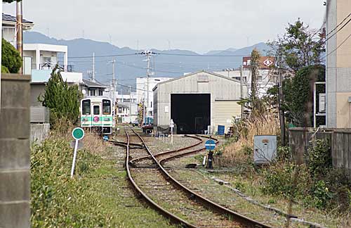 紀伊御坊駅にある車両基地、2018年