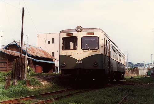 日高川駅で折り返しを待つキハ603、1987年