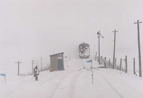 地吹雪をついて頑張るＤＤ35