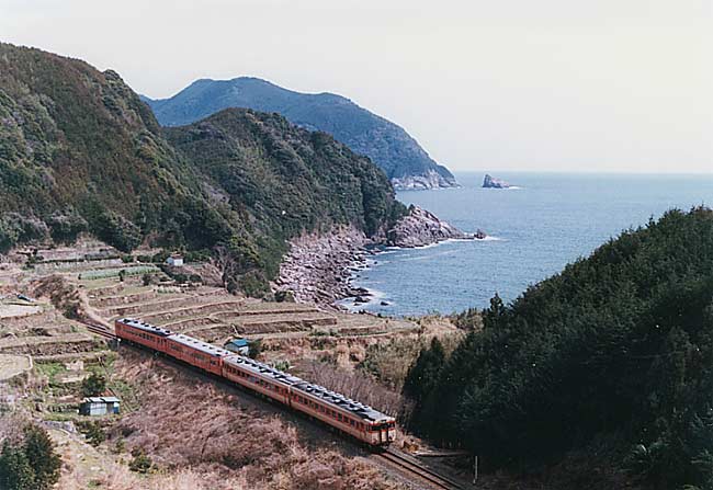 撮影名所をゆく国鉄の普通列車、1987年